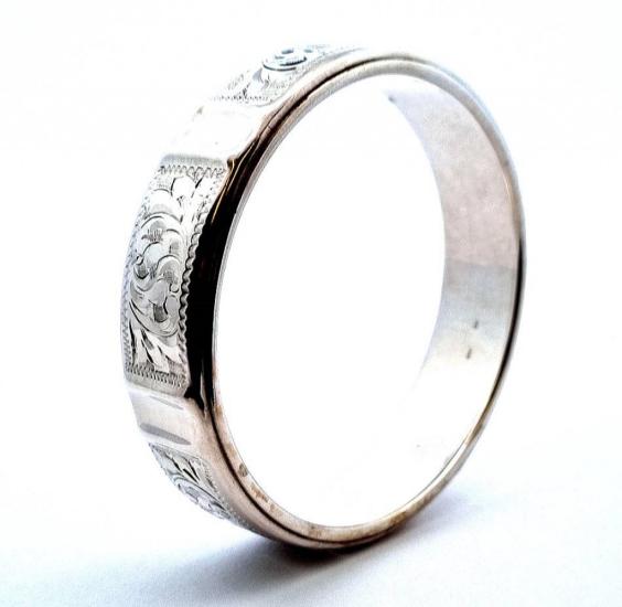 Stříbrný náramek, 32,94 g