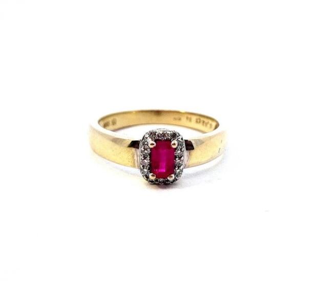 Zlatý prsten s rubínem a diamanty, vel. 55