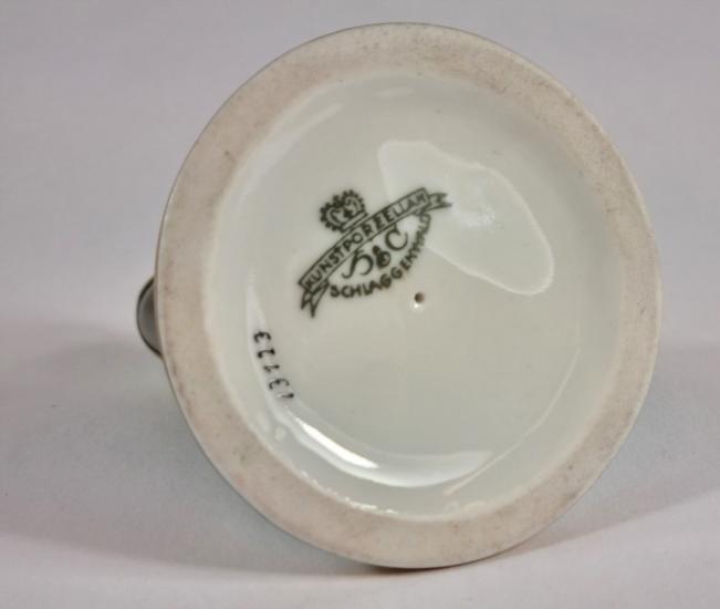 Porcelánová soška žába - Schlaggenwald