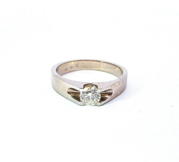 Zlatý prsten s briliantem 0,7 ct, vel. 62,5