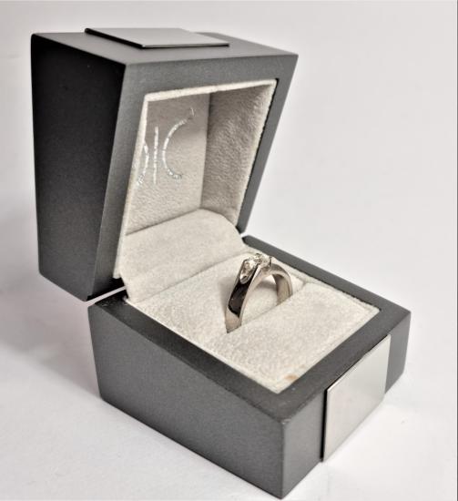 Zlatý prsten s briliantem 0,7 ct, vel. 62,5
