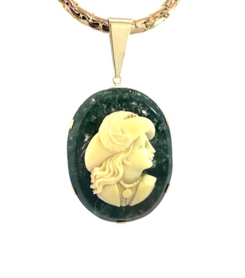 Zlatý přívěs s mechovým achátem a kamejí, 17,93 g Zlatý přívěs s mechovým achátem a kamejí, 17,93 g