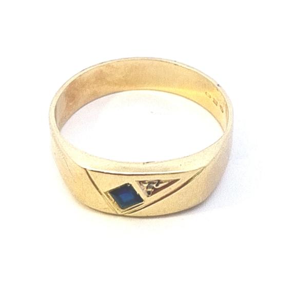 Zlatý prsten se safírem a diamantem, vel. 68 - 1 Zlatý prsten se safírem a diamantem, vel. 68 - 1