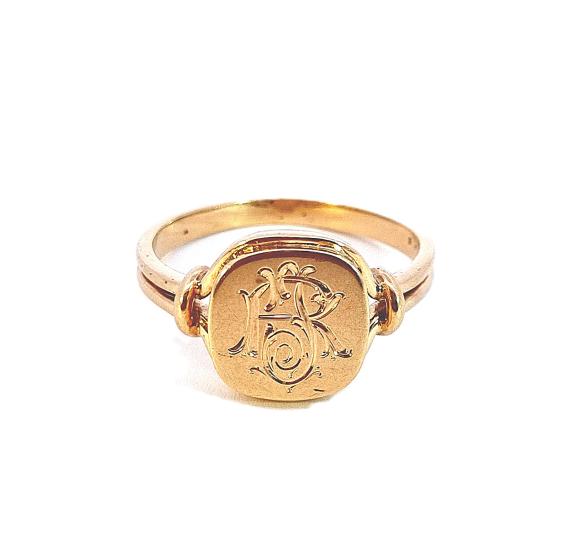 Prsten z růžového zlata s monogramem, vel. 69 Prsten z růžového zlata s monogramem, vel. 69