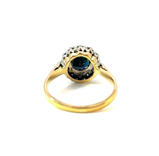 Zlatý prsten se safírem a diamanty, 18 k, vel. 55,5 - 6 Zlatý prsten se safírem a diamanty, 18 k, vel. 55,5 - 6