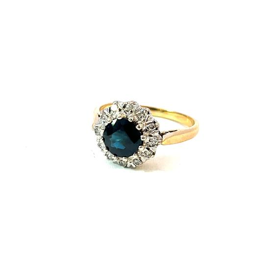 Zlatý prsten se safírem a diamanty, 18 k, vel. 55,5 - 4 Zlatý prsten se safírem a diamanty, 18 k, vel. 55,5 - 4