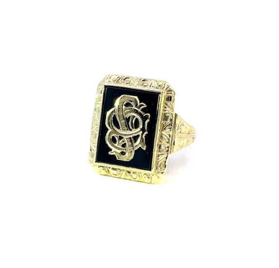 Starožitný zlatý prsten s onyxem a monogramem, vel. 59
