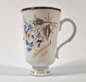 Lázeňský pohárek s vážkou- Karlsbad 1893