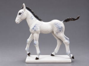 Porcelánová soška hříbátka