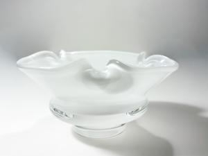 Popelník z mléčného skla, průměr 13 cm