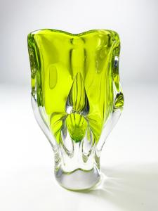 Skleněná žlutá váza tulipán - Chřibská, 17 cm