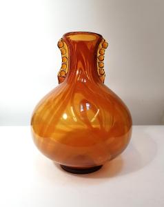 Oranžová váza s detaily