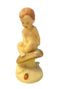 Porcelánová figurka ,,Chlapec sedící na houbě" - Royal Dux