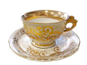 Porcelánový šálek s podšálkem zlacený