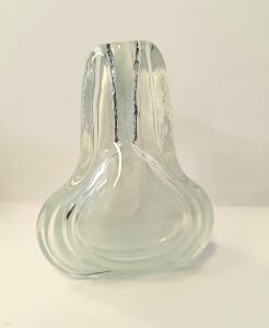 Váza z hutního skla na jednu květinu - J. Sopra