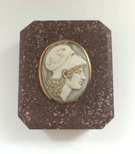 Mramorové těžítko s kamejí ,,Minerva,,