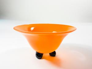 Zářivě oranžová miska Tango na nožkách, průměr 15 cm