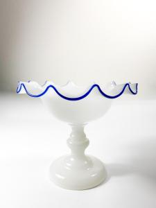 Bílý nástolec s modrou linkou, 15 cm