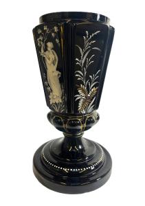 Starožitná váza z ametystového skla