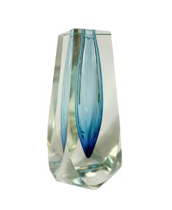 Váza s modrým jádrem