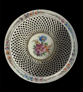 Porcelánový talířek prolamovaný