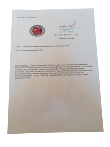 Zlaté náušnice s onyxem a diamanty, visací