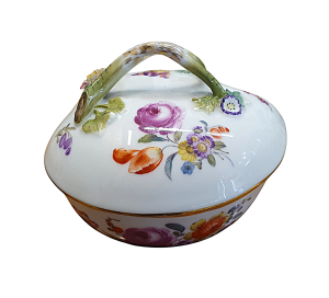 Porcelánová dóza s květinami