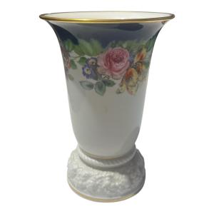 Váza s květinovým dekorem