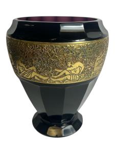 Temně fialová váza s oroplastikou, 12-hranná