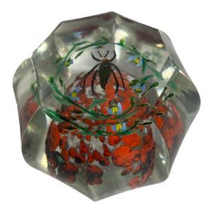 Těžítko s broukem