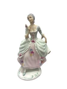 Soška rokokové dámy