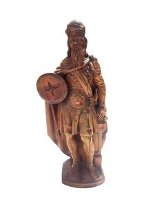 Dřevěná socha rytíře