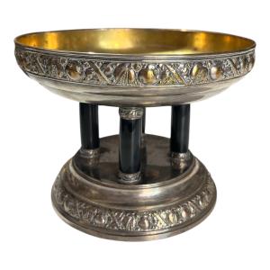 Secesní kovový nástolec