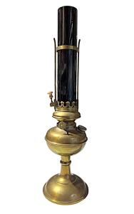 Starožitná petrolejová lampa s rubínovým cylindrem