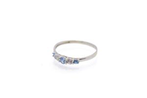 Zlatý prsten se zirkony a modrými kamínky - topaz, vel. 56
