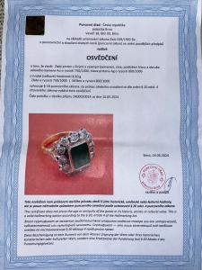 Zlatý prsten se smaragdem a diamanty, vel. 57