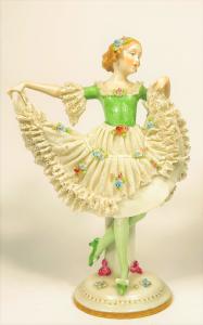 Porcelánová tanečnice II