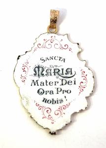 Zlatý přívěs, madonka
