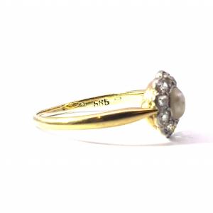 Zlatý prsten s diamanty a perlou, vel. 56