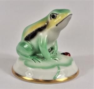 Porcelánová soška žába - Schlaggenwald