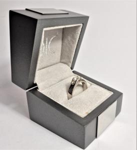 Zlatý prsten s briliantem 0,7 ct, vel. 62,5