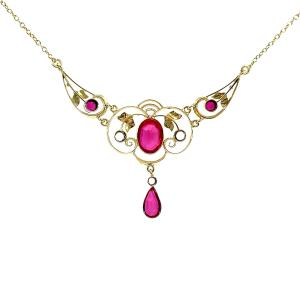Zlatý kolier s rubíny a leukosafíry