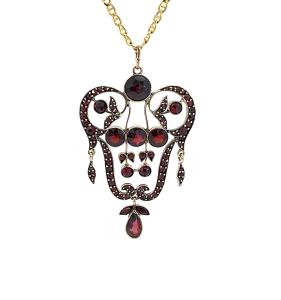 Přívěs s českými granáty a almandiny