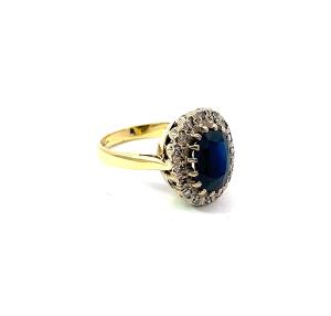 Zlatý prsten s přírodním safírem a diamanty, 18 k, vel. 50