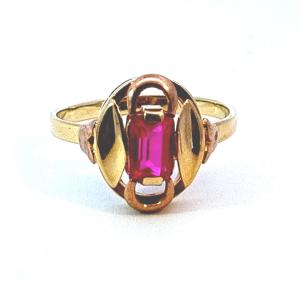 Zlatý prsten s rubínem, 9 k, vel. 54