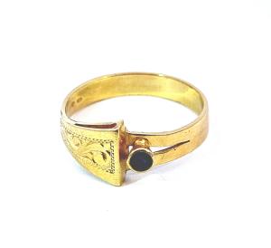 Zlatý prsten se safírem, vel. 59