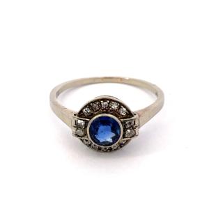 Prsten z bílého zlata se safírem a diamanty, vel. 55