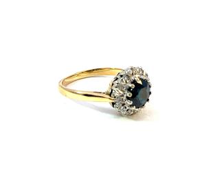 Zlatý prsten se safírem a diamanty, 18 k, vel. 55,5